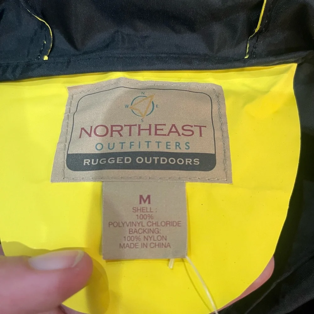 Northeast Outfitters Rugged Outdoors Men’s Size Medium Yellow Hooded Rain Jacket